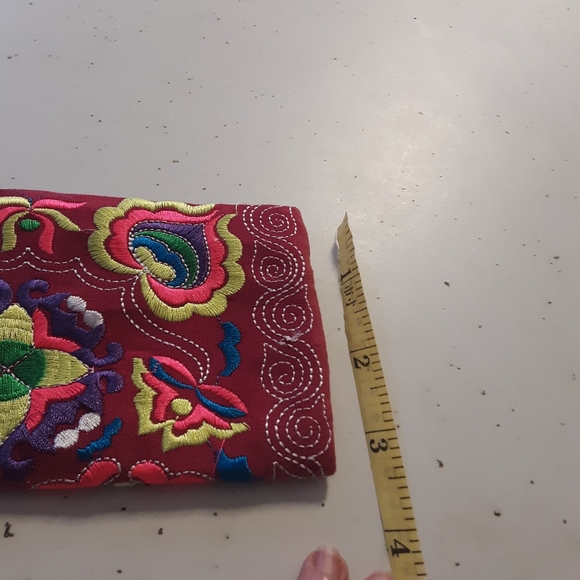 Zippered clutch with embroidery NWOT - Picture 5 of 5
